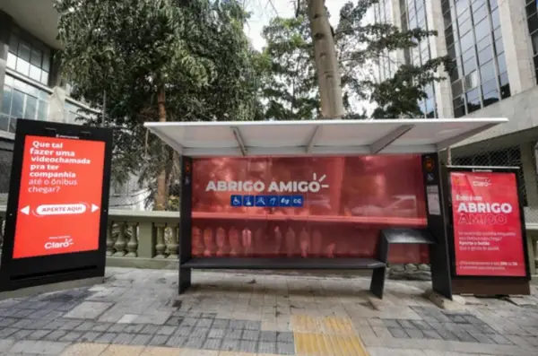 Com a Claro, Eletromidia expande projeto Abrigo Amigo